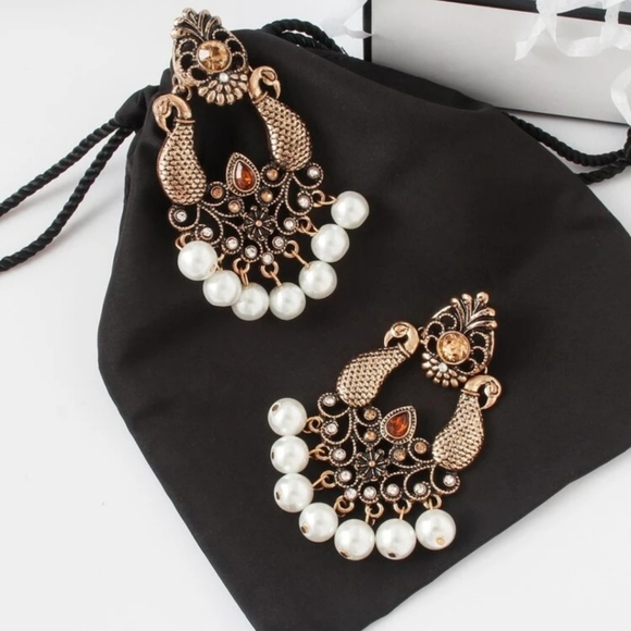 Rhinestone Detail Faux Pearl Decor Earrings - Picture 3 of 6